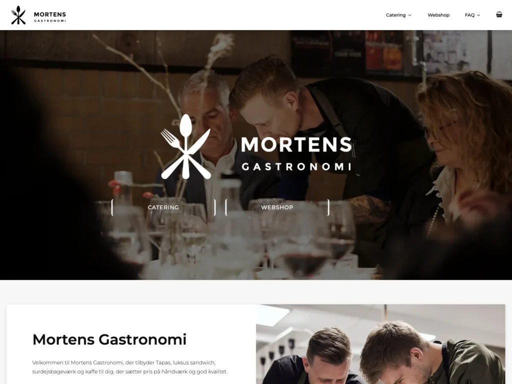 The homepage of mortensgastronomi.dk with the logo above a photo from a dinner party and buttons for catering and the online store